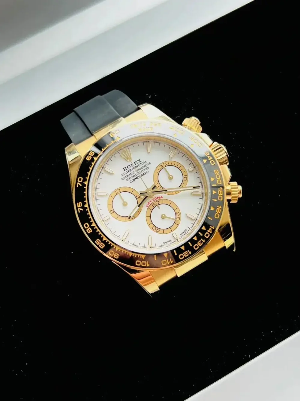 Cosmograph Daytona Yellow Gold White Dial with Oysterflex Bracelet