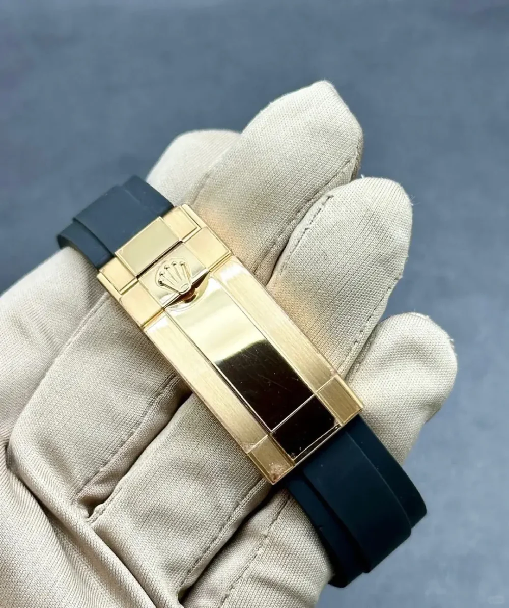 Cosmograph Daytona Yellow Gold Black Dial with Diamond Hour Markers