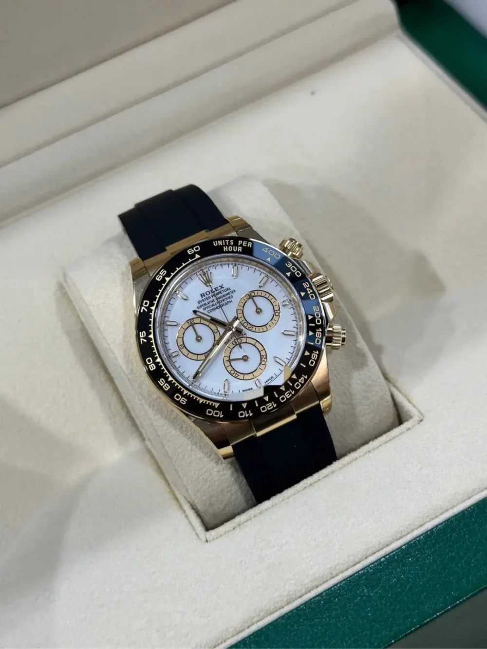 Cosmograph Daytona Yellow Gold White Dial with Oysterflex Bracelet