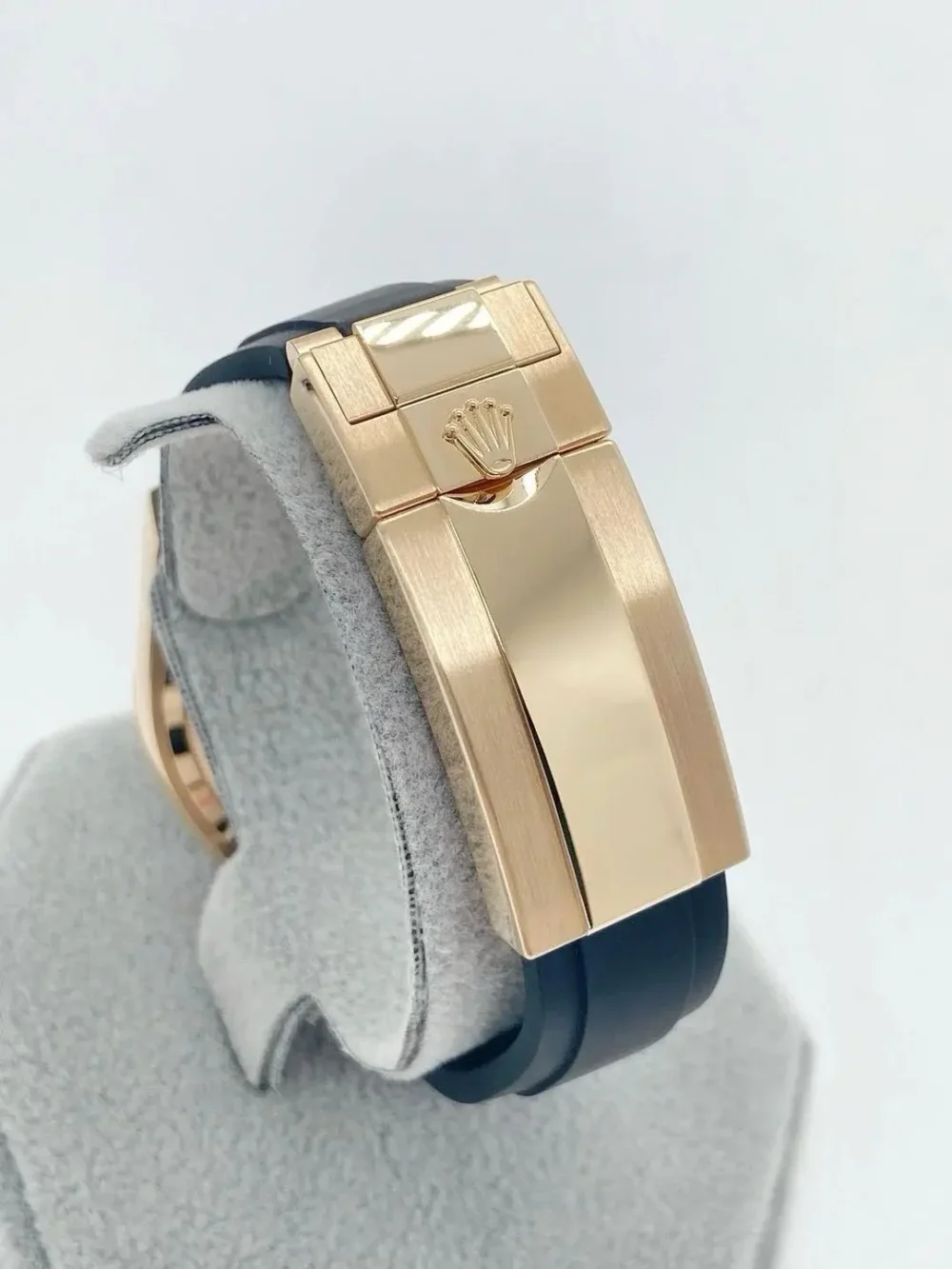 Cosmograph Daytona Yellow Gold Champagne Dial with Oysterflex Bracelet