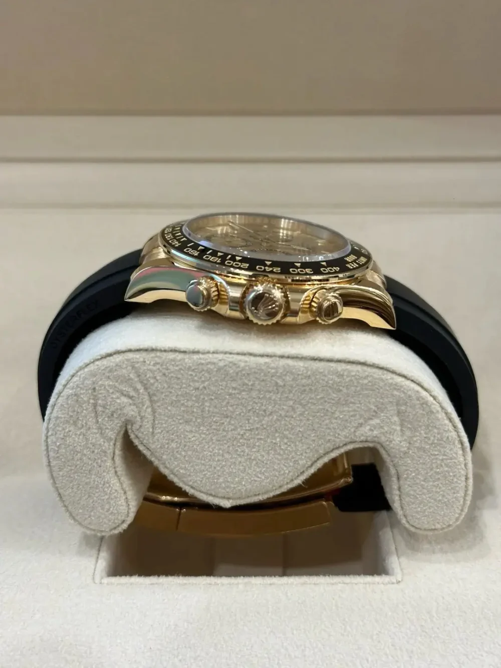 Cosmograph Daytona Yellow Gold Champagne Dial with Oysterflex Bracelet