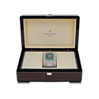 Nautilus 40mm 5711/113P-001 Platinum Charcoal Gray Dial Emerald Bezel