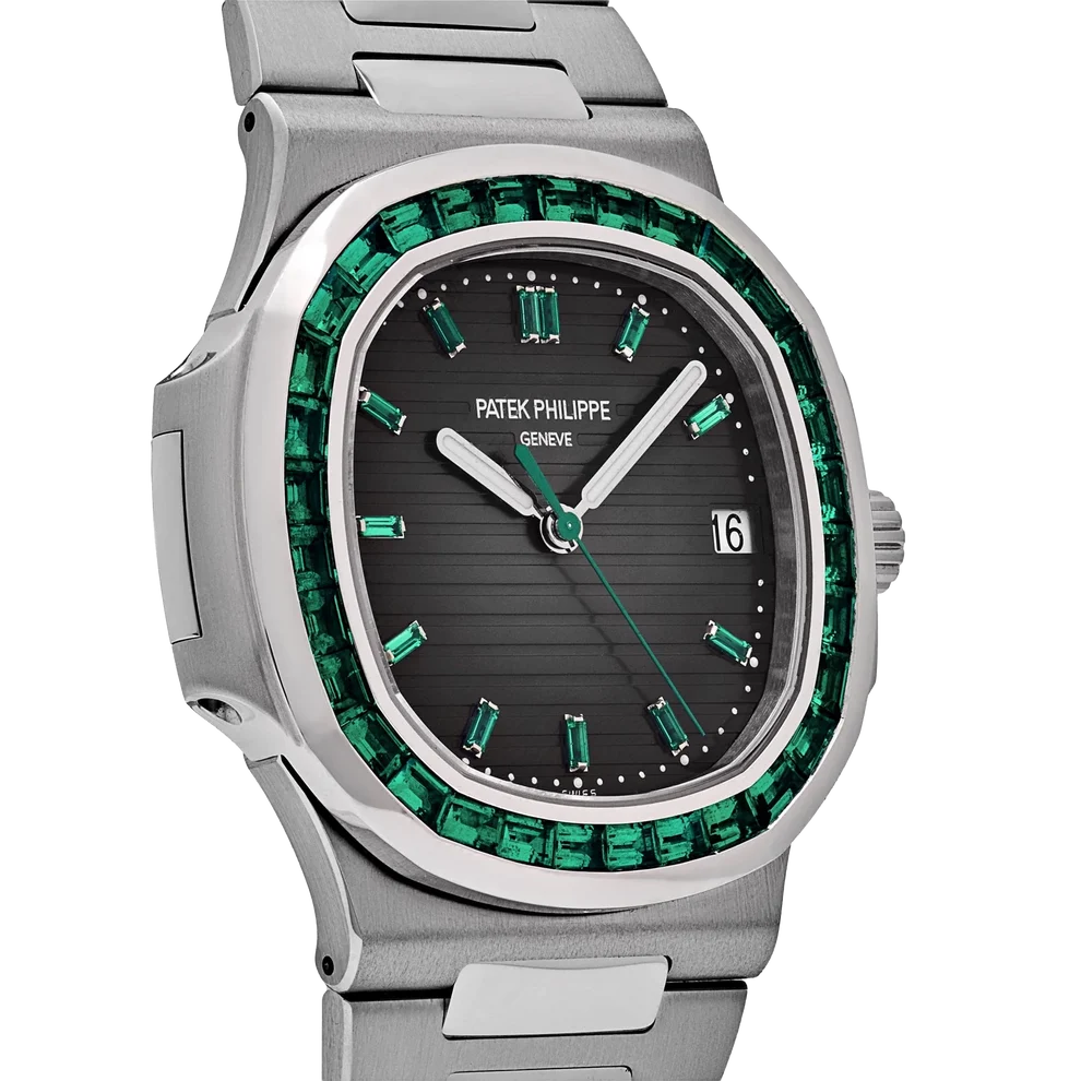 Nautilus 40mm 5711/113P-001 Platinum Charcoal Gray Dial Emerald Bezel