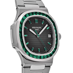 Nautilus 40mm 5711/113P-001 Platinum Charcoal Gray Dial Emerald Bezel